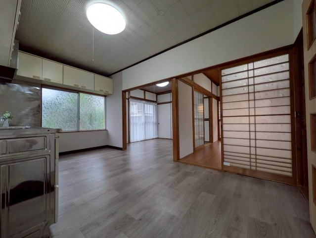 武豊町山ノ神戸建の居間・リビング