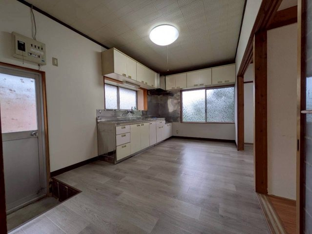 武豊町山ノ神戸建の居間・リビング