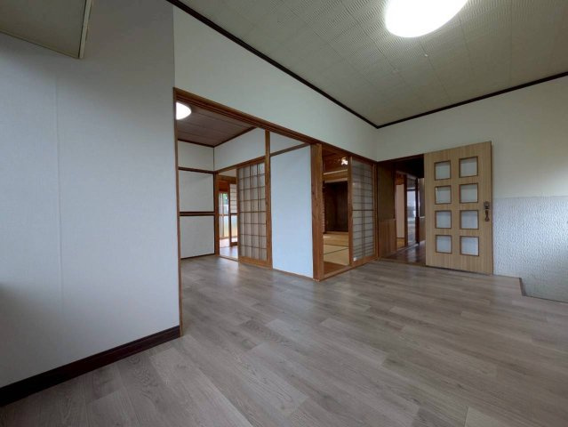 武豊町山ノ神戸建の居間・リビング
