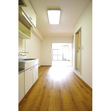 コート新屋敷の居間・リビング