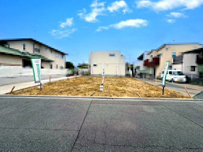 【外観】 | マイタウン刀根山プレミアム◇◆全2区画◇◆自由設計地◇◆ | 【現地写真】
現地前面道路、約5ｍです♪
省エネ基準適合住宅！
耐震等級3級！
宅配ボックス標準装備！