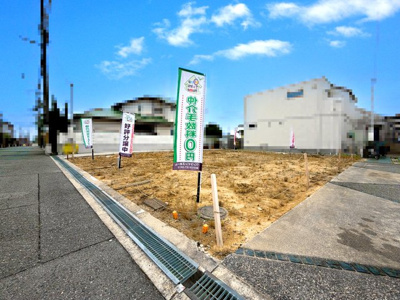 【外観】 | マイタウン刀根山プレミアム◇◆全2区画◇◆モデルハウス◇◆ | 【現地写真】
現地前面道路、約5ｍです♪
省エネ基準適合住宅！
耐震等級3級！
宅配ボックス標準装備！
