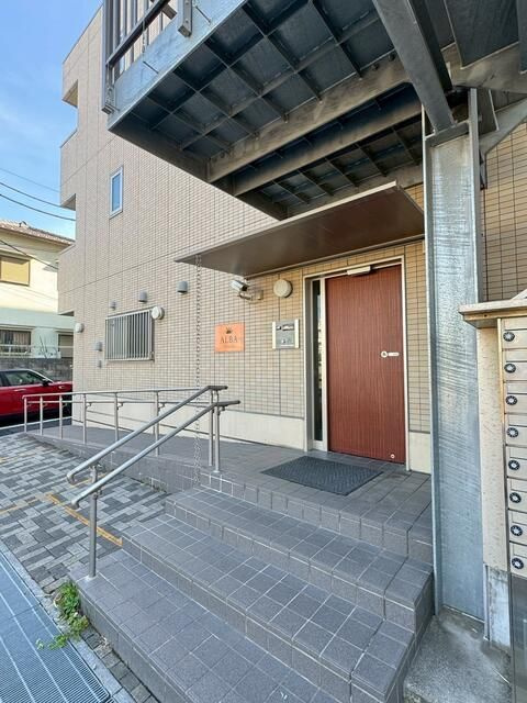 ＡＬＢＡのエントランス