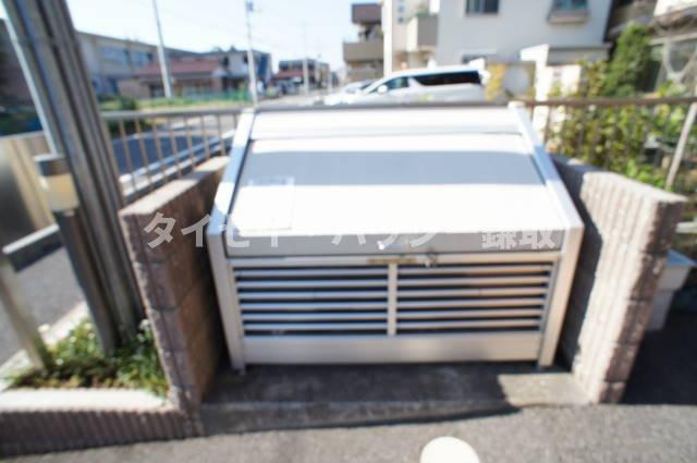 ファミールＡＯＫＩのその他共用部分|敷地内にごみ置場もあります。