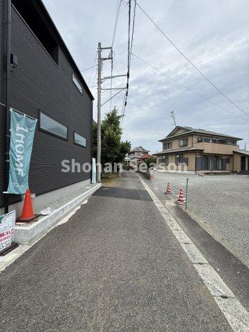 【現地画像あり】平塚市東真土　新築戸建　全１棟の前面道路含む現地写真|徒歩圏内にお買い物施設が充実し、暮らしやすい住環境にございます！