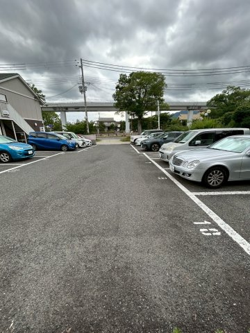 シャルマンハイツ魚崎Ⅱの駐車場