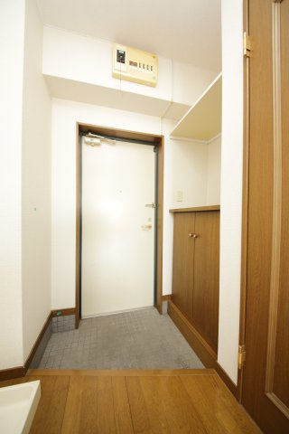 ソアレ住吉の玄関|別部屋同間取りのお写真となります。参考にご覧くださいませ。