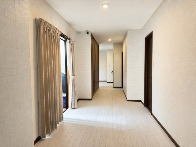 親王塚町 戸建の玄関|※掲載の室内写真は、AI加工により家具・小物を消去したものです。現況を優先します。