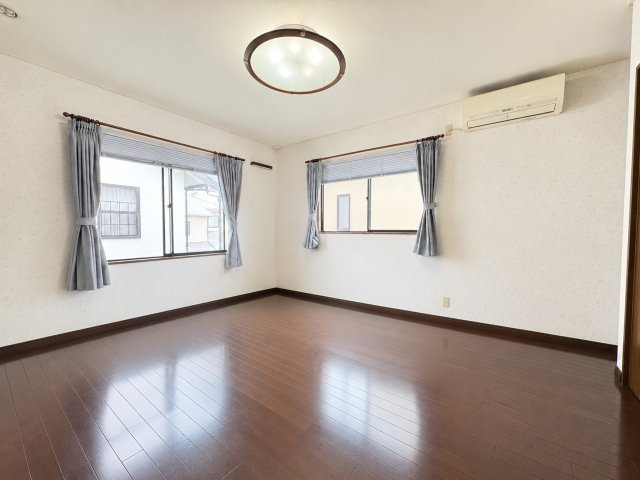 親王塚町 戸建の洋室|※掲載の室内写真は、AI加工により家具・小物を消去したものです。現況を優先します。