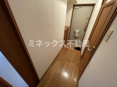 【洋室】 | ユーミーきりしま | 同タイプのお部屋の写真。現況を優先します。