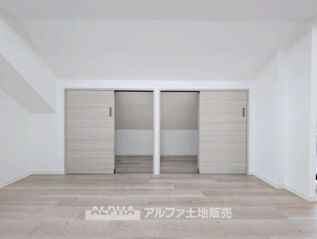 ベルコート東中神の収納|【Storage】
◆収納◆洋室のクローゼットに加え、LDK側にも物入を確保。日用品や衣類などを用途に合わせて整理でき、室内をすっきり保ちやすい間取りです。
