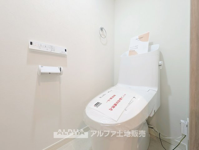 ベルコート東中神のトイレ|【Toilet】
◆トイレ◆新品交換されたトイレには温水洗浄便座を採用。毎日使用する設備を新しく整え、清潔感のある空間で新生活を始められます。
