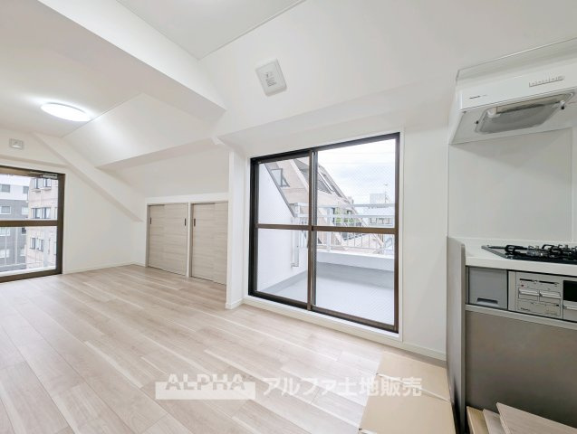 ベルコート東中神の居間・リビング|【Bright Living】
◆リビング◆約14.9帖のLDKは、ダイニングとくつろぎのスペースを分けやすい広さ。家具の配置を工夫しながら、自分らしい住空間をつくれます。