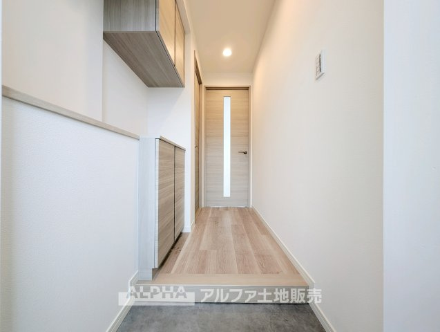 ベルコート東中神の玄関|【Entrance】
◆玄関◆住まいの第一印象をつくる玄関スペース。廊下を通じてLDKや水回りへつながり、生活空間とのメリハリをつけやすい設計です。
