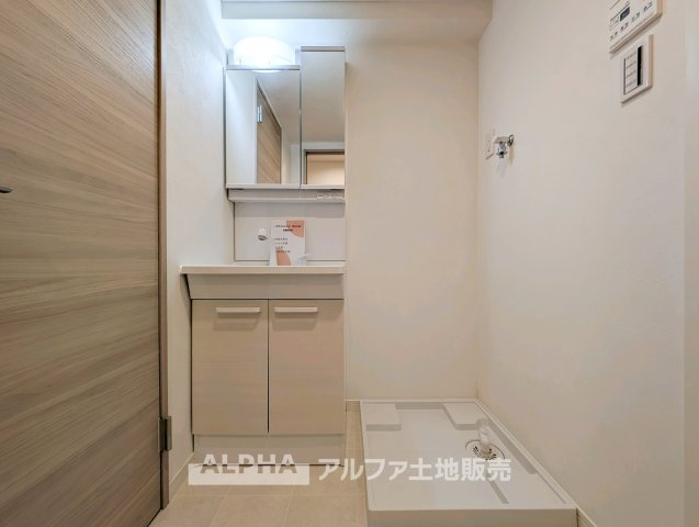 ベルコート東中神の独立洗面台|【Wash Basin】
◆独立洗面台◆新品交換された洗面台を採用。洗顔や身支度など毎日使う場所だからこそ、清潔な設備で新生活をスタートできます。
