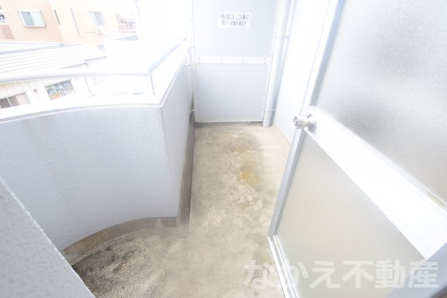 【バルコニー】 | 暖かな日差しのふりそそぐバルコニー
