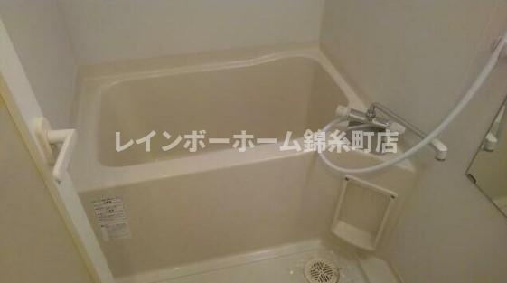 金子ビルの浴室