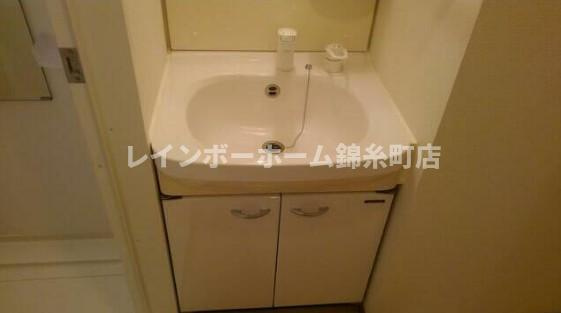 金子ビルの独立洗面台