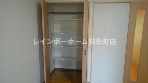 金子ビルの収納