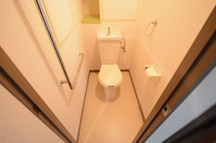 シンプルで掃除のしやすいトイレです！