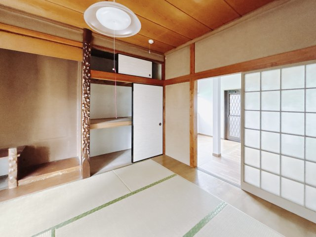 【中古戸建】足利市宮北町の和室|■和室｜和室でしか味わえない畳ならではの香りや素材で和のやすらぎを感じてください♪休日はお子様とお昼寝するのにも最適です！