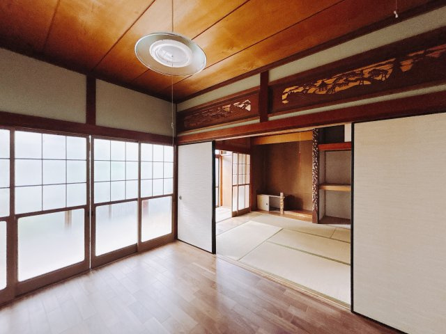 【中古戸建】足利市宮北町の和室|■和室｜和室を書斎にしたり、冬にはコタツを敷いて家族みんなで年越しをするのもいいですね。家族みんなのお気に入りの空間になります♪