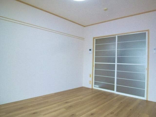 川崎市多摩区枡形６丁目のアパートの居間・リビング