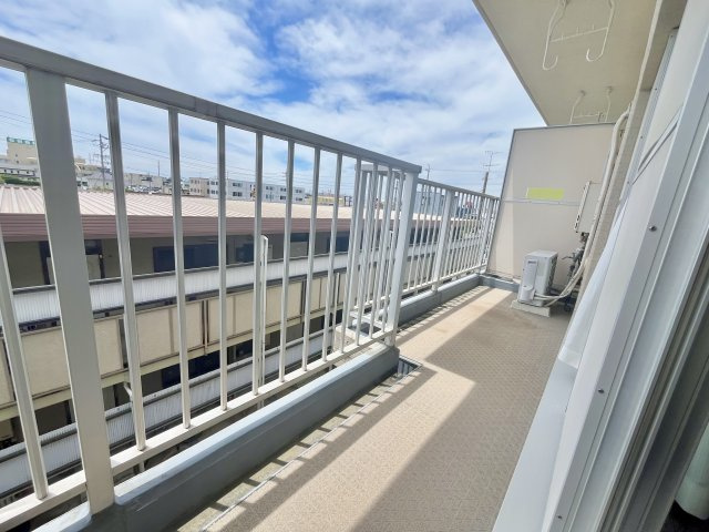 日栄ハイム佐鳴台　中央区入野町のバルコニー|広さのあるバルコニーで、お布団干しにも便利です！
