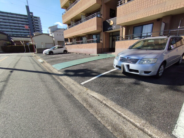 アスペンの駐車場