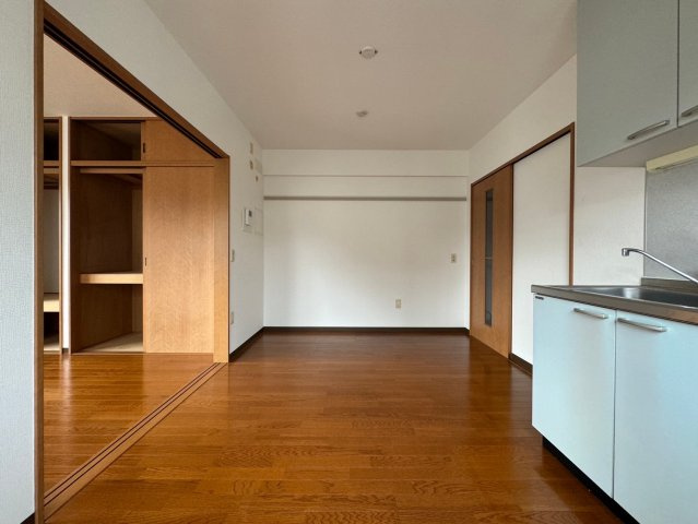 川崎市多摩区菅北浦２丁目の賃貸マンションの居間・リビング