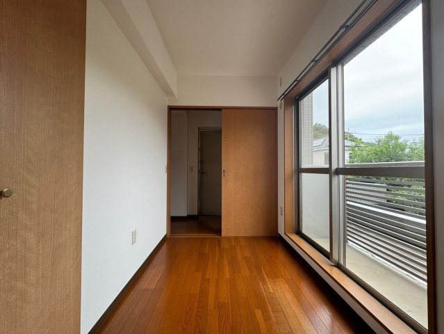川崎市多摩区菅北浦２丁目の賃貸マンションの居間・リビング