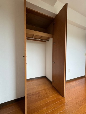 川崎市多摩区菅北浦２丁目の賃貸マンションの収納