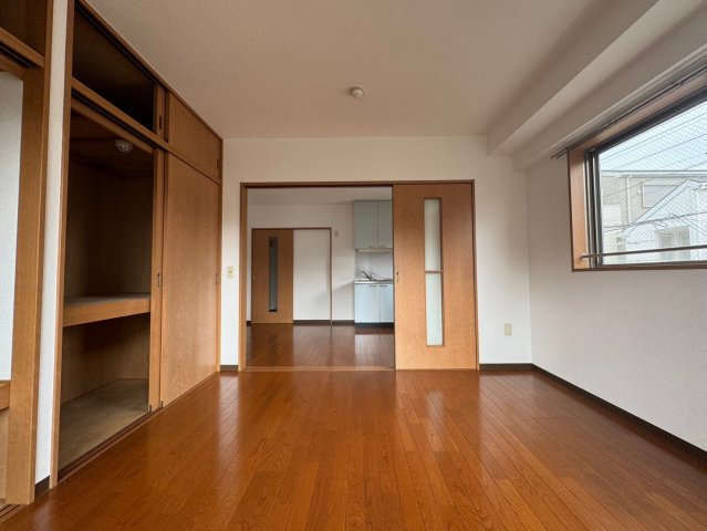 川崎市多摩区菅北浦２丁目の賃貸マンションの居間・リビング