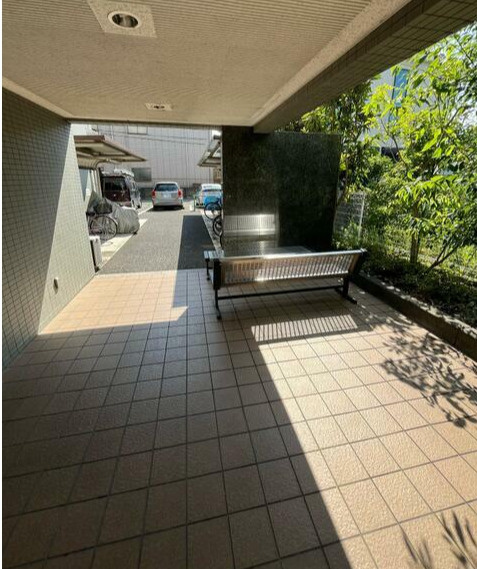 川崎市多摩区菅北浦２丁目の賃貸マンションのロビー