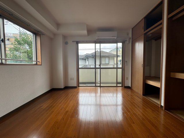 川崎市多摩区菅北浦２丁目の賃貸マンションの居間・リビング