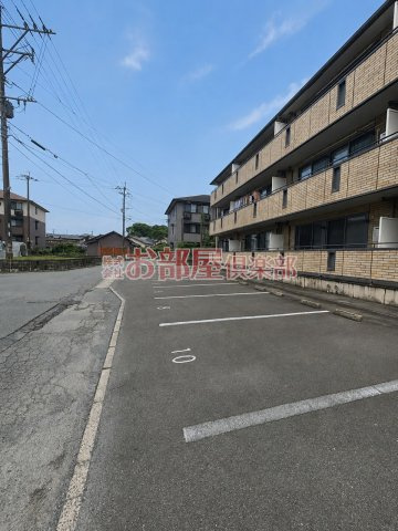 ハウスフリーデⅢの駐車場|駐車場があります