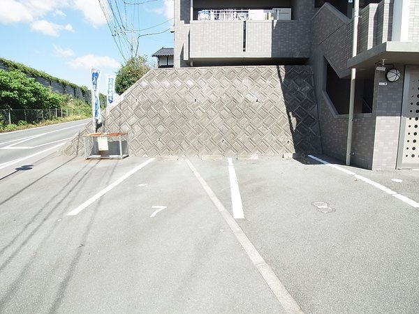 上益城郡益城町大字古閑の賃貸マンションの駐車場