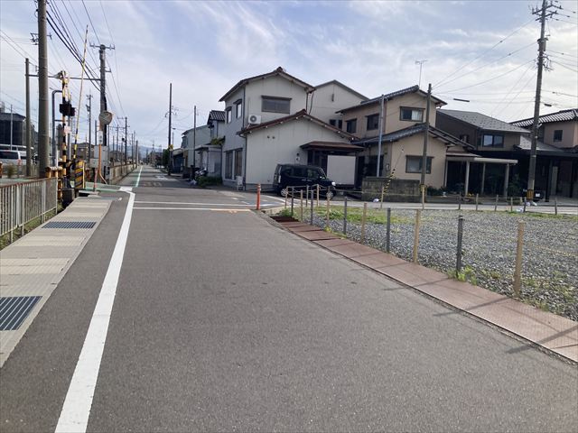 【前面道路含む現地写真】の画像