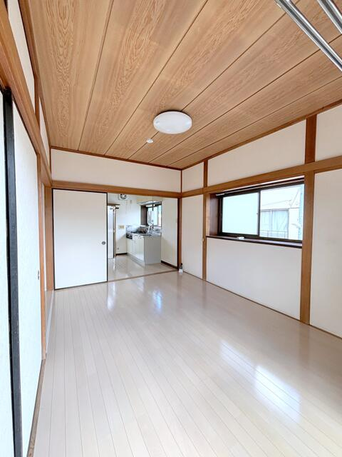 写真は別号室です