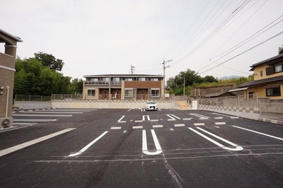 【駐車場】 | ベストライフ野面Ⅱ | 駐車場があるので、車を買う予定の方も安心です