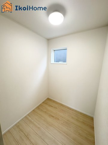 神戸市西区池上第4　新築戸建 全4棟 2号棟の収納|【ホームページに現地動画掲載中】●年中無休：当日予約可●約2帖の納戸スペースは季節物の収納等に便利！