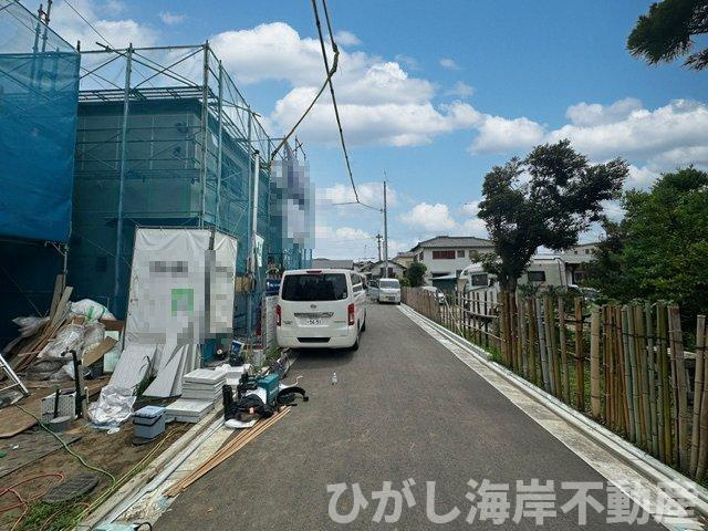 茅ケ崎市旭が丘　新築戸建　全２棟の前面道路含む現地写真|7月4日撮影　建築中　現地外観