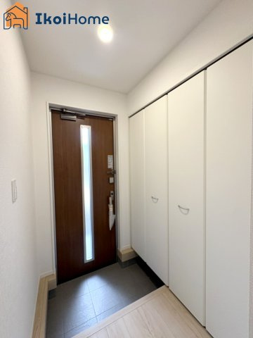 神戸市西区池上第4　新築戸建 全4棟 3号棟の玄関|【ホームページに現地動画掲載中】●年中無休：当日予約可●玄関にはシューズボックスを完備！