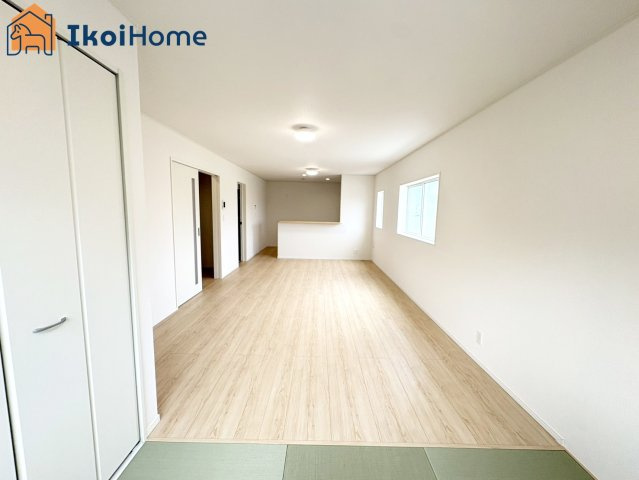 神戸市西区池上第4　新築戸建 全4棟 3号棟の居間・リビング|【ホームページに現地動画掲載中】●年中無休：当日予約可●明るく開放感もある1階18帖のLDKです。