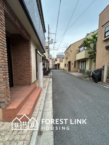 藤井寺市小山８丁目の前面道路含む現地写真