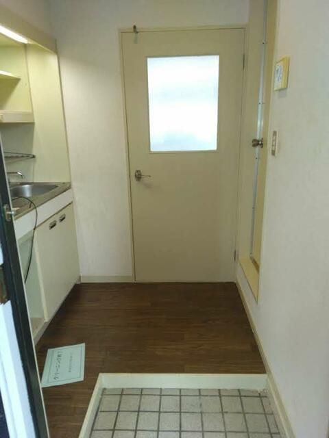 シャインハイム北千住の玄関