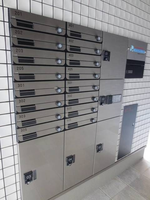 R－Residence TSURUMIのエントランス