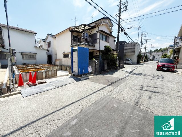 羽曳野市西浦　第3期　新築一戸建ての前面道路含む現地写真|周辺は落ち着いた街並みの住宅地！子育てがしやすい住環境です！まだ未完成ですが、現地でしかわからない事もございます。是非一度ご覧ください。