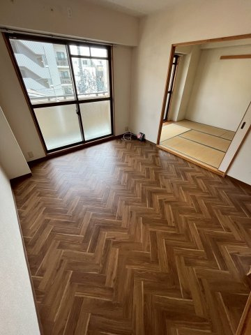 クレマンス甲東園の居間・リビング