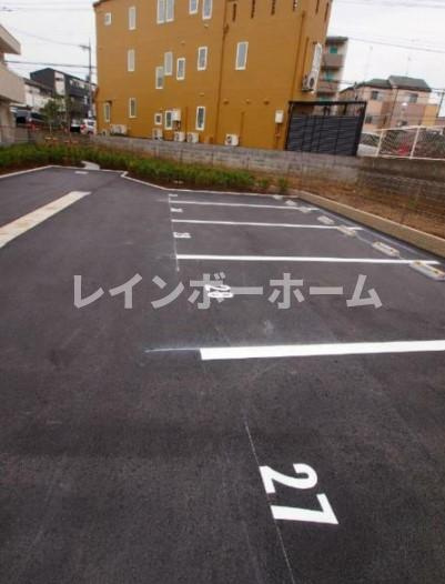アビテヴェール志木B棟の駐車場